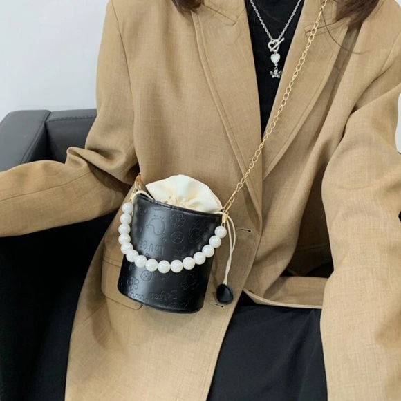 NEW INVENTORY 🌻Faux Pearl Decor Drawstring Bucket Bag🌻 - Picture 2 of 8